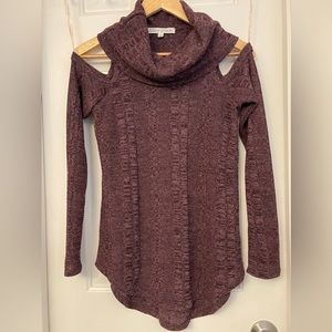 Long-sleeved, open shoulder, Turtle neck blouse. Size S.